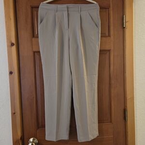 Max Studio Lightweight Cream Khaki Neutral Pleated Slacks Business Office Norm